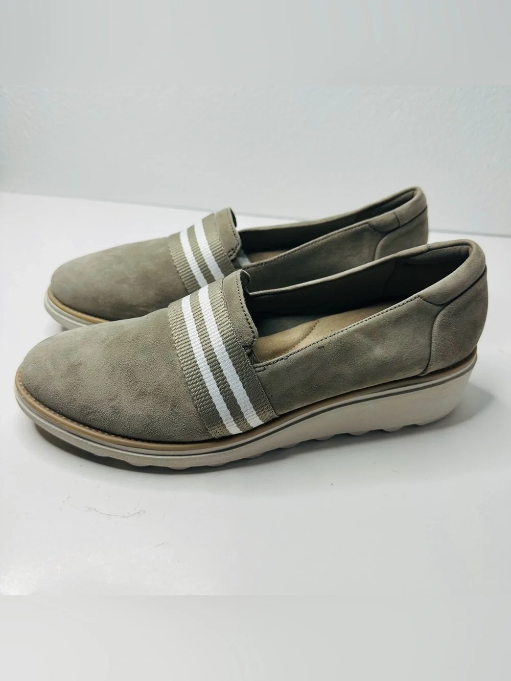 Clark’s Green Suede Comfort Flats Shoes Size 9.5